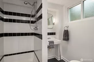 2113 3rd Ave W, Seattle, WA 98119 - Photo 16