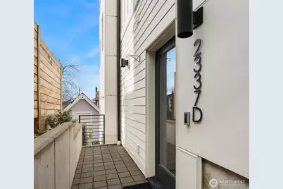 2337 10th Avenue E #D, Seattle, WA 98102 - Photo 2