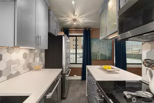 1105 Spring St, Seattle, WA 98104 - Photo 12