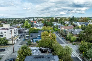 5045 11th Ave NE, Seattle, WA 98105 - Photo 2