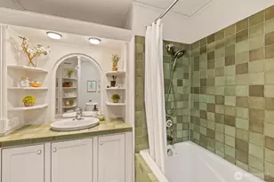 2350 10th Ave E, Seattle, WA 98102 - Photo 20