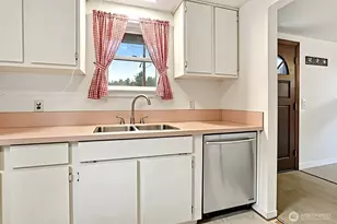 8902 30th Ave NW, Seattle, WA 98117 - Photo 10