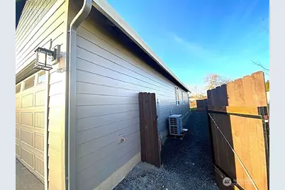 520 Rainbow Way, Kelso, WA 98626 - Photo 2