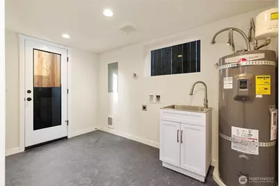9203 Mary Avenue NW, Seattle, WA 98117 - Photo 24