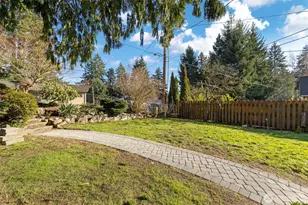 1819 S Marine Dr, Bremerton, WA 98312 - Photo 30