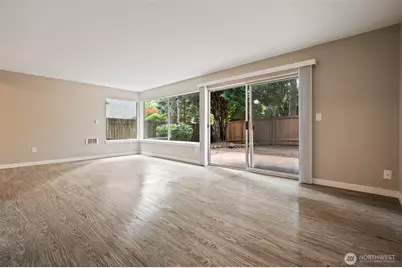 11521 Greenwood Avenue N, Seattle, WA 98133 - Photo 18