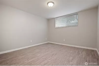 11521 Greenwood Avenue N, Seattle, WA 98133 - Photo 22