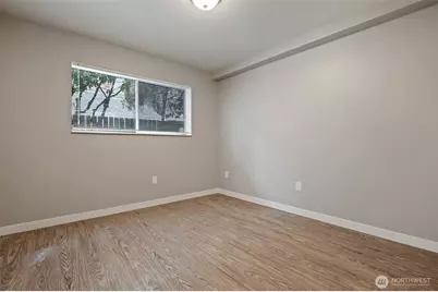 11521 Greenwood Avenue N, Seattle, WA 98133 - Photo 24