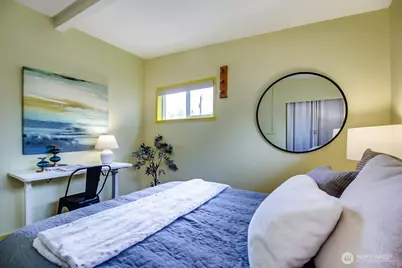 14043 Burke Avenue N, Seattle, WA 98133 - Photo 20