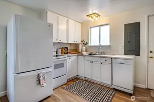 14043 Burke Ave N, Seattle, WA 98133 - Photo 8