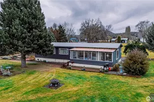 213 Davis Ave, Brewster, WA 98812 - Photo 2