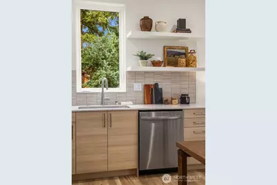 2113 6th Ave W #B, Seattle, WA 98119 - Photo 12