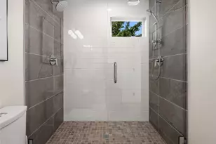 2113 6th Ave W, Seattle, WA 98119 - Photo 18