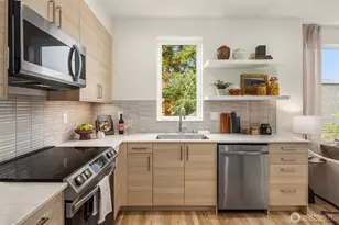 2113 6th Ave W, Seattle, WA 98119 - Photo 10