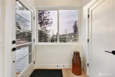 8810 41st Avenue SW, Seattle, WA 98136 - Photo 4