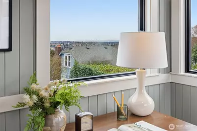 2512 Nob Hill Avenue N, Seattle, WA 98109 - Photo 30