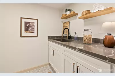 2512 Nob Hill Avenue N, Seattle, WA 98109 - Photo 36