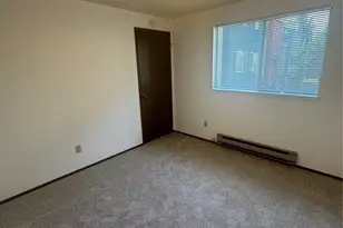 11752 Burke Ave N, Seattle, WA 98133 - Photo 12