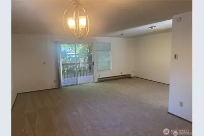 11752 Burke Avenue N, Seattle, WA 98133 - Photo 6