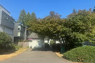 11752 Burke Ave N, Seattle, WA 98133 - Photo 2