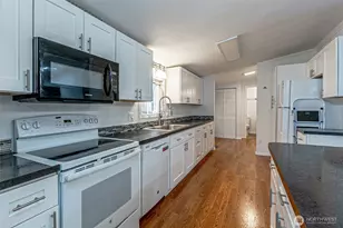 2412 S 371st St, Federal Way, WA 98003 - Photo 2