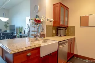 201 Galer St, Seattle, WA 98109 - Photo 10