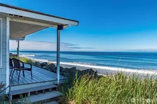 2625 W Beach Rd, Oak Harbor, WA 98277 - Photo 1