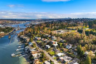 3743 W Commodore Way, Seattle, WA 98199 - Photo 2