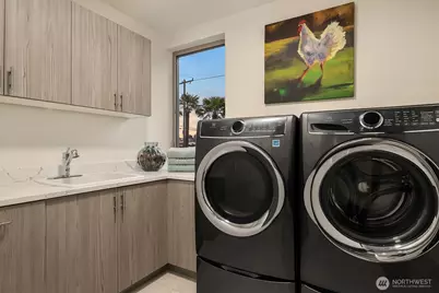 3743 W Commodore Way, Seattle, WA 98199 - Photo 26