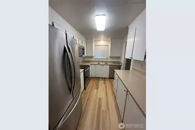 14133 NE 7th Place #3, Bellevue, WA 98007 - Photo 2