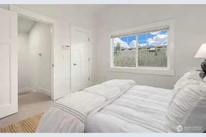 9209 Interlake Avenue N #A, Seattle, WA 98103 - Photo 18