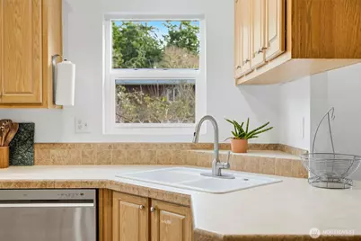 570 Ocean View Drive, Oak Harbor, WA 98277 - Photo 10