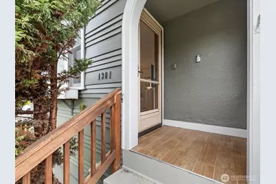 1301 Oakes Avenue, Everett, WA 98201 - Photo 4