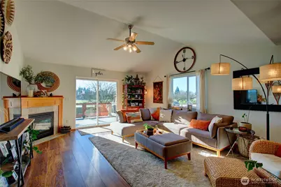 988 Homestead Drive, Burlington, WA 98233 - Photo 2