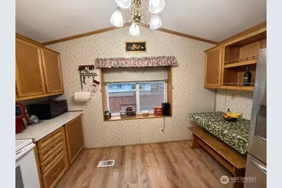 345 NE Della Avenue, College Place, WA 99324 - Photo 6