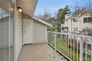 19230 Forest Park Dr NE, Seattle, WA 98155 - Photo 20