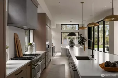 8024 NE 8th St, Medina, WA 98039 - Photo 6