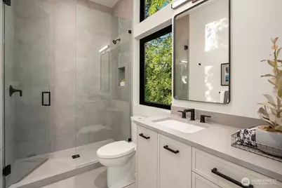 8024 NE 8th St, Medina, WA 98039 - Photo 22