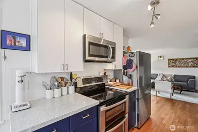 2418 W Boston, Seattle, WA 98199 - Photo 6