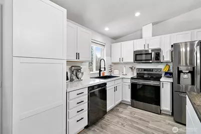 13009 Prairie Circle E, Bonney Lake, WA 98391 - Photo 12