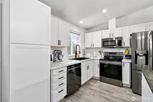 13009 Prairie Cir E, Bonney Lake, WA 98391 - Photo 12