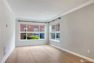 621 5th Ave N, Seattle, WA 98109 - Photo 2