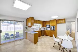 15704 Interlake Ave N, Shoreline, WA 98133 - Photo 8