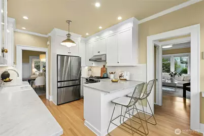 110 Smith Street, Seattle, WA 98109 - Photo 10