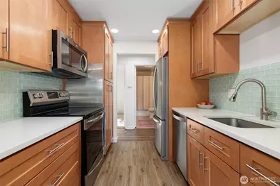 1605 149th Place SE #1, Bellevue, WA 98007 - Photo 4