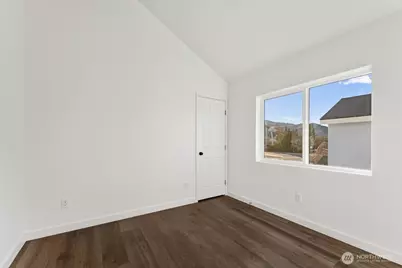 415 E Okanogan Avenue, Chelan, WA 98816 - Photo 14