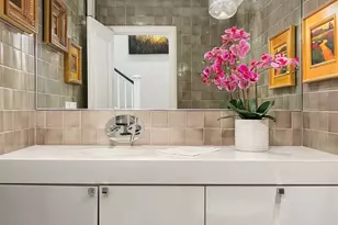 317 W Highland Dr, Seattle, WA 98119 - Photo 14