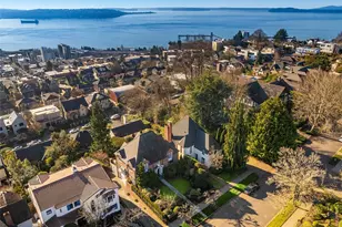 317 W Highland Dr, Seattle, WA 98119 - Photo 34