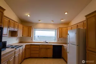 1902 Creekside Pl, Anacortes, WA 98221 - Photo 4