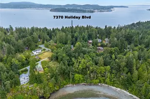 7370 Holiday Blvd, Anacortes, WA 98221 - Photo 2